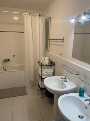 Large 3 Bedroom Family Apartment Close To The River Praga Exterior foto